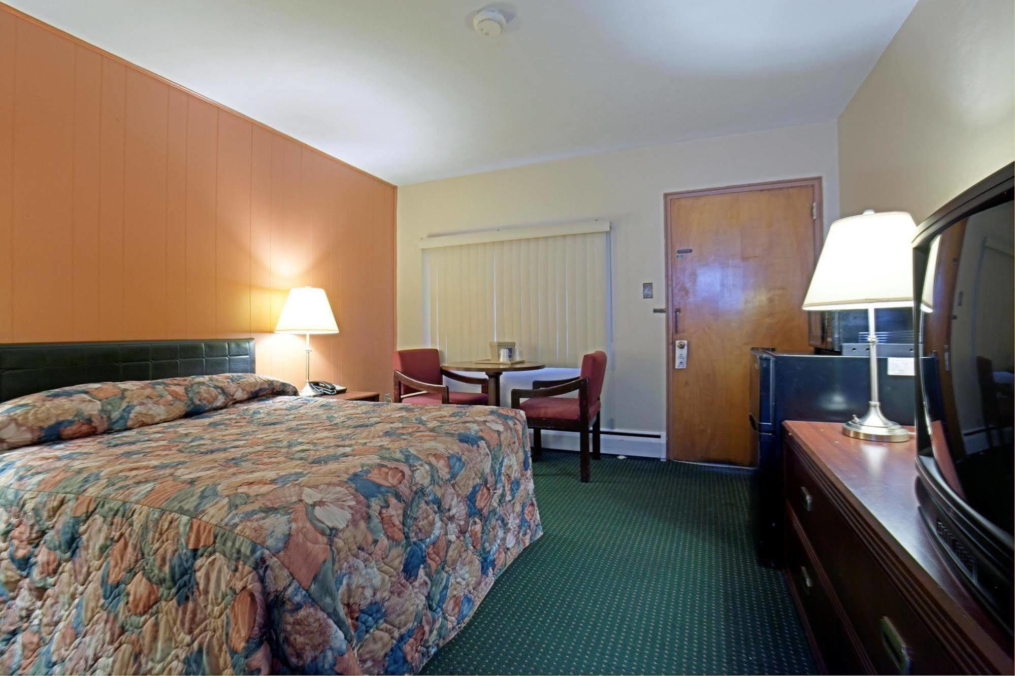 Americas Best Value Inn Брэдфорд Номер фото