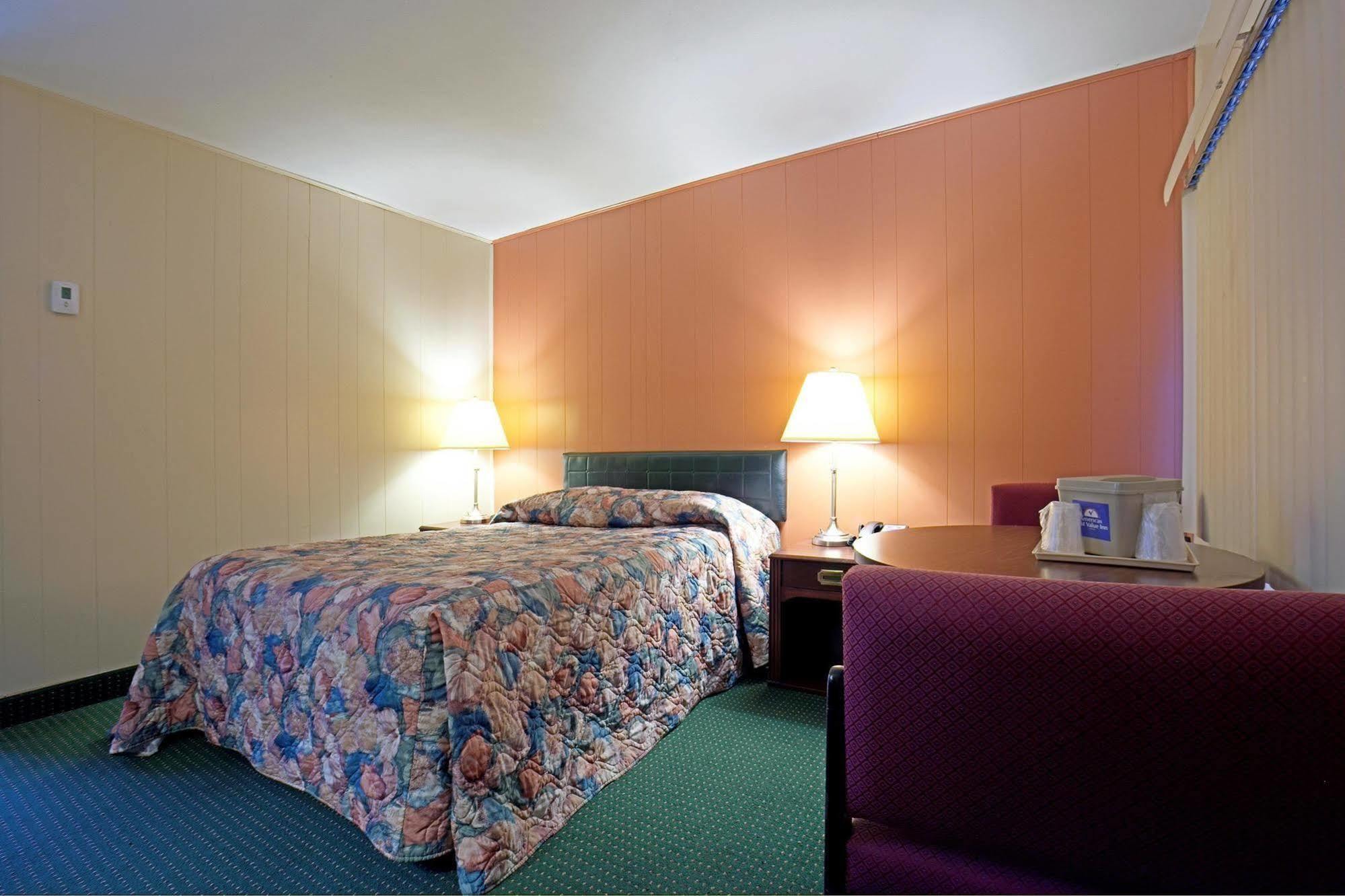 Americas Best Value Inn Брэдфорд Номер фото