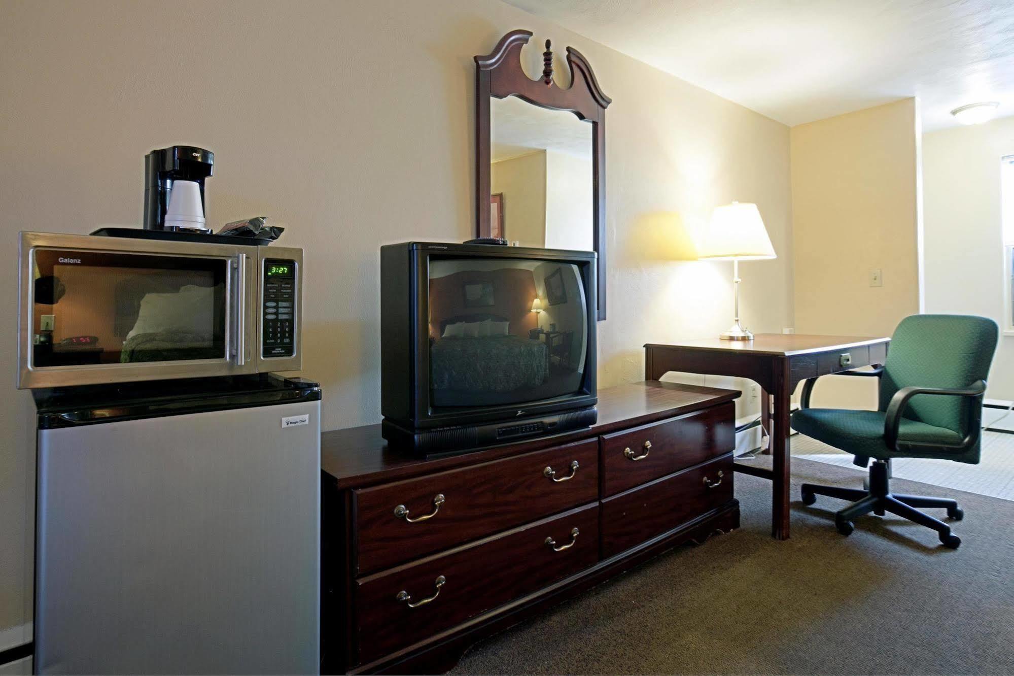 Americas Best Value Inn Брэдфорд Номер фото